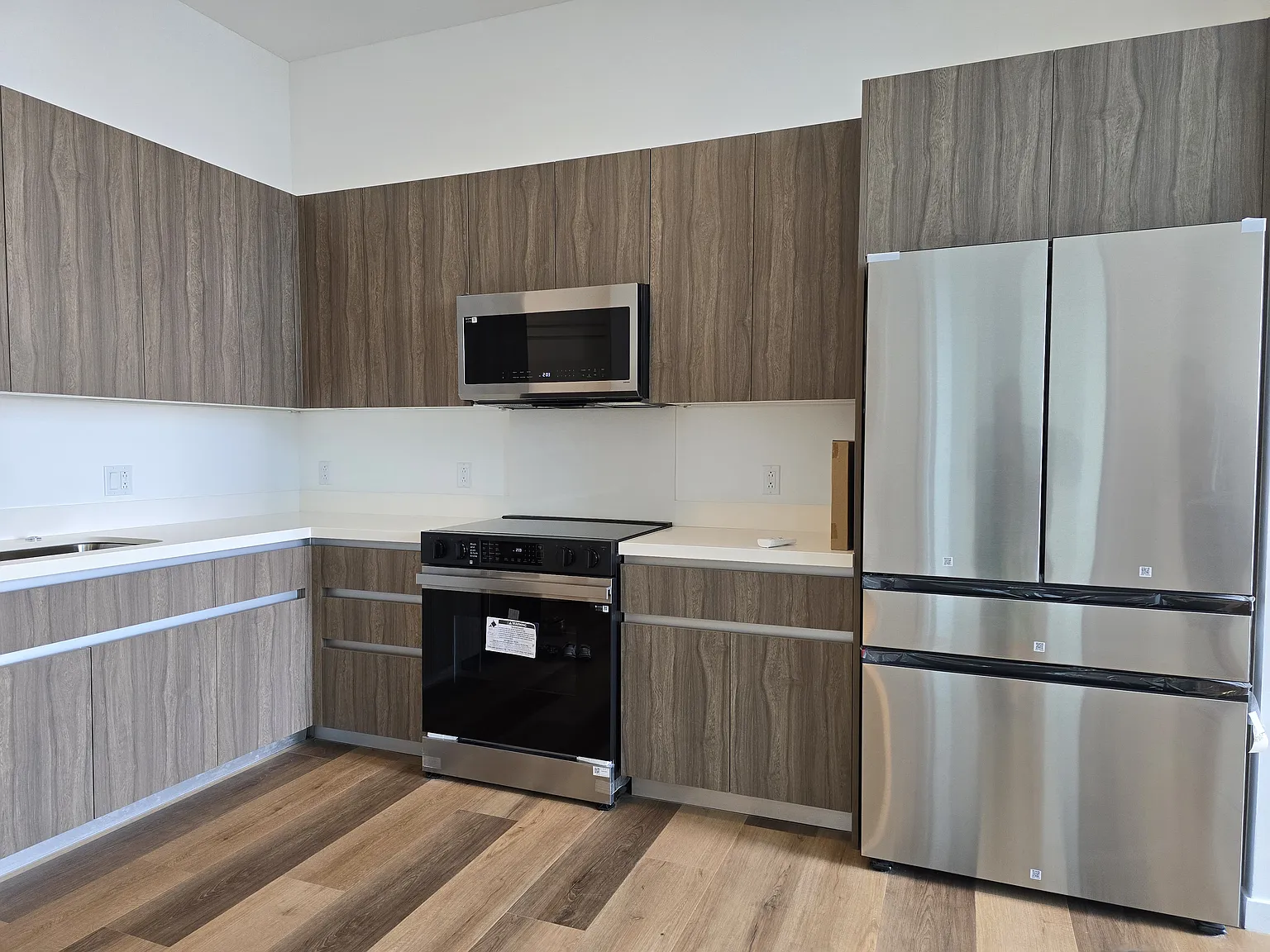 1515 Liona St — Photo 2