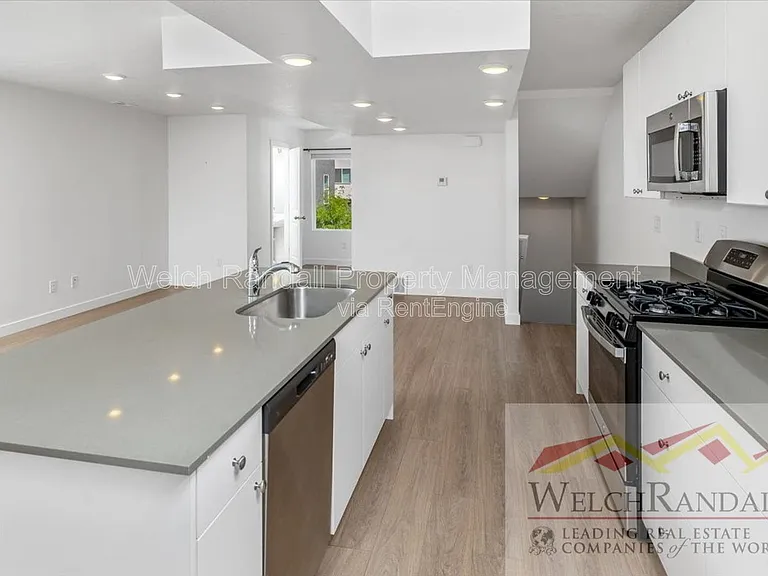 82 E Weekes Way — Photo 13