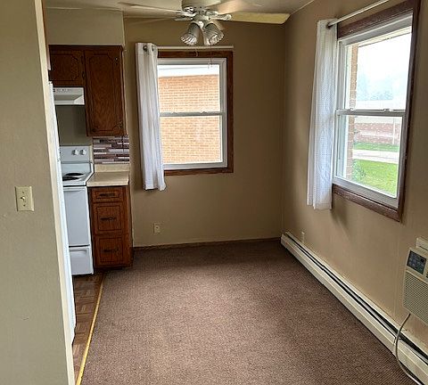 3rd image of 1425 S Taylor St #2