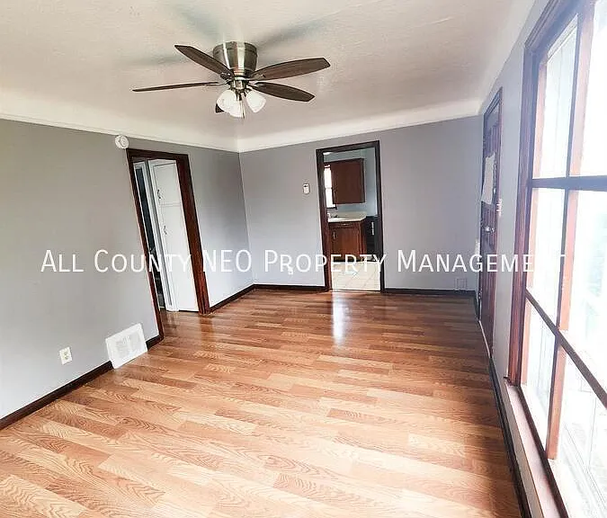 16409 Cloverside Ave — Photo 4