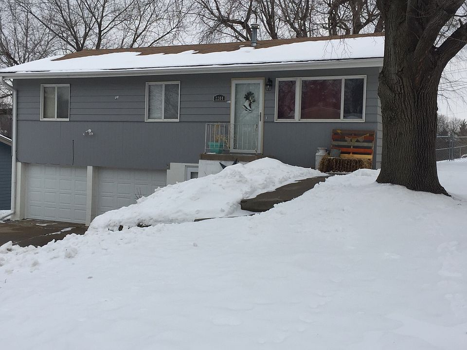 1st image of 2204 Allan St