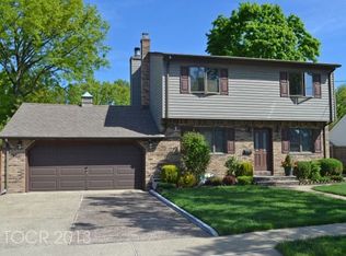 21 Maplewood Ave, Elmwood Park, NJ 07407