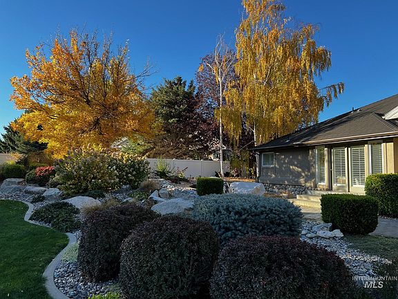 2nd image of 1042 Wildwood Way