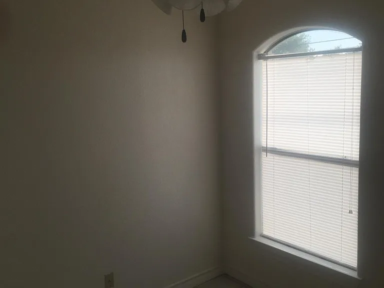 5005 San Francisco Ave — Photo 10