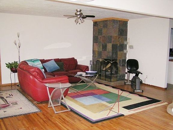 3rd image of 3014 Solano Dr NE