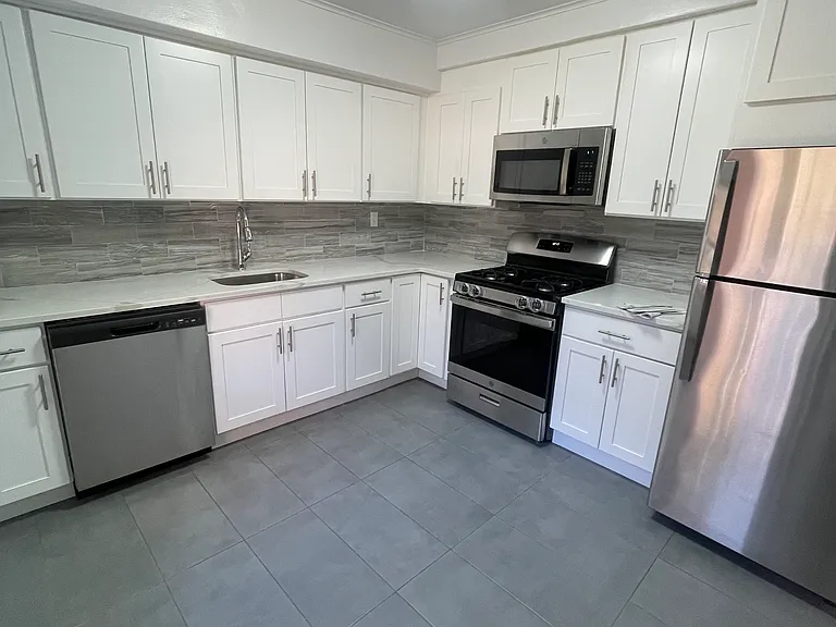 194-35 65th Cres #K — Photo 3