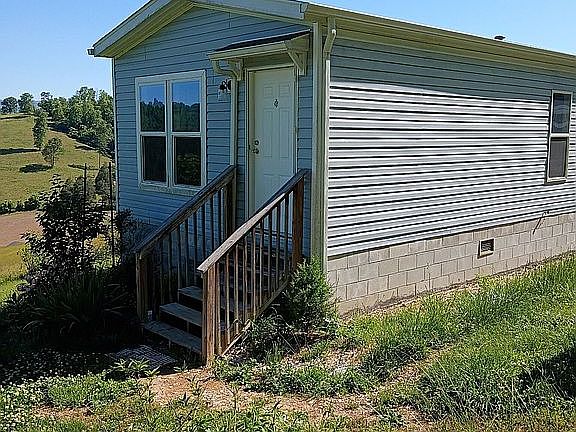 3rd image of 602 Crain Hill Rd