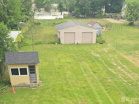 2nd image of 4 Arlington Pl