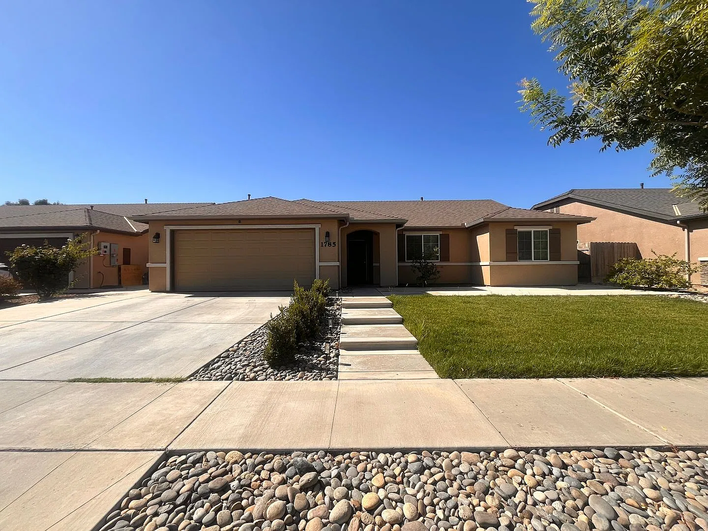 1785 Hermosa Ave - 4 Bedroom 2 Bathroom - Solar - Tulare — Photo 2