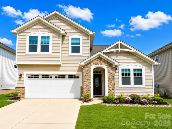 6629 Meridale Forest Dr, Charlotte, NC 28269