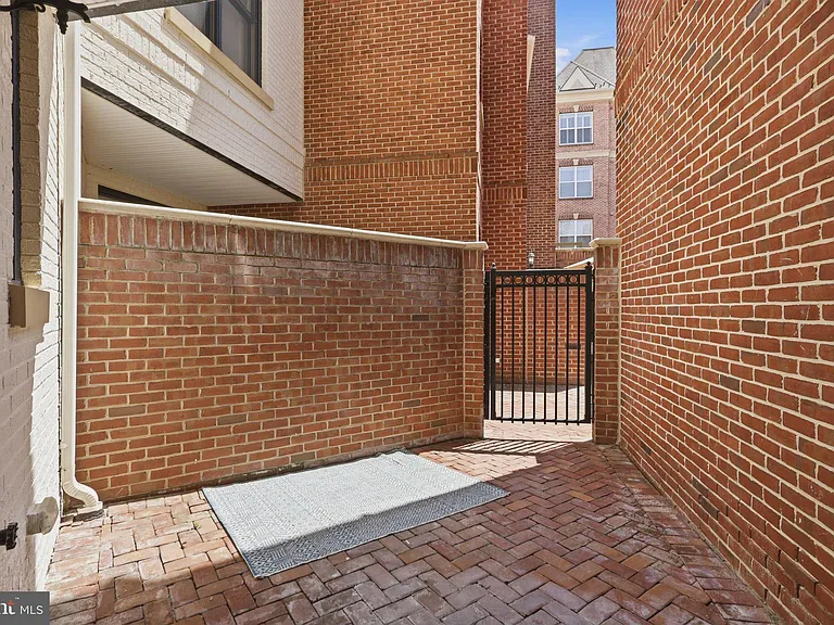1302 Duke St — Photo 8