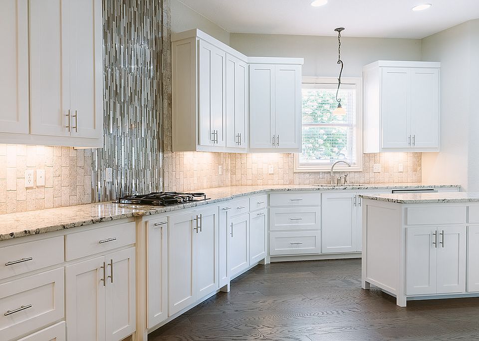 Remodeled kitchen w/ island