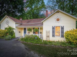 932 4th Street Dr NW, Hickory, NC 28601