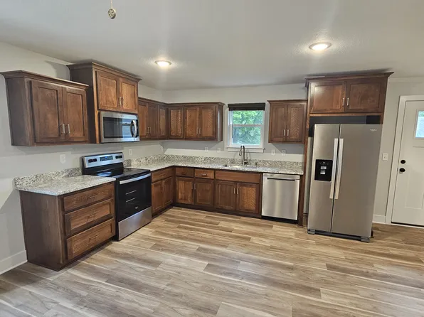 1205 SW Locust St #B, Oak Grove, MO 64075