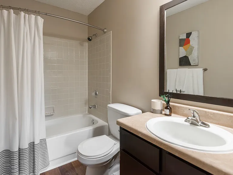 Riverset Apartments — Photo 7
