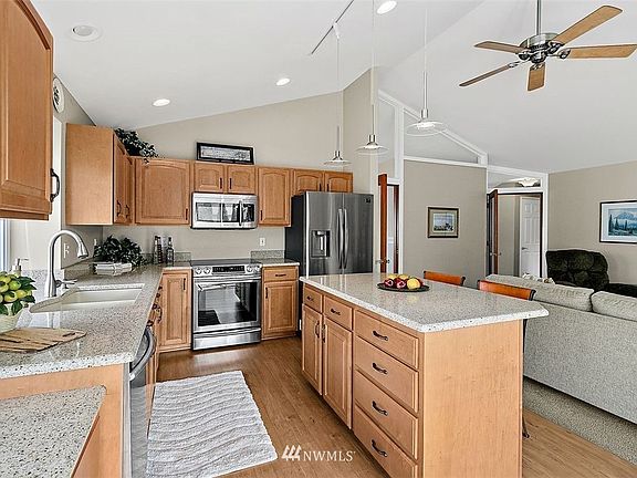 4th image of 5516 Orca Dr NE