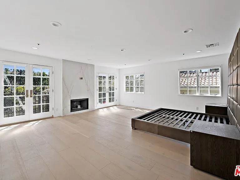 2387 Stratford Cir — Photo 30