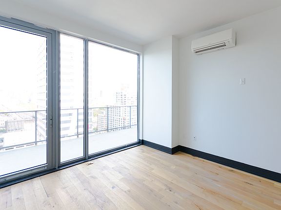4th image of 42-22 27th St #603A