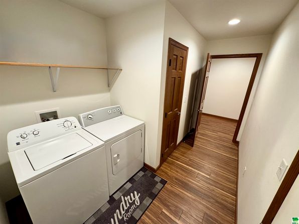 325 Pine St, Brunsville, IA 51008