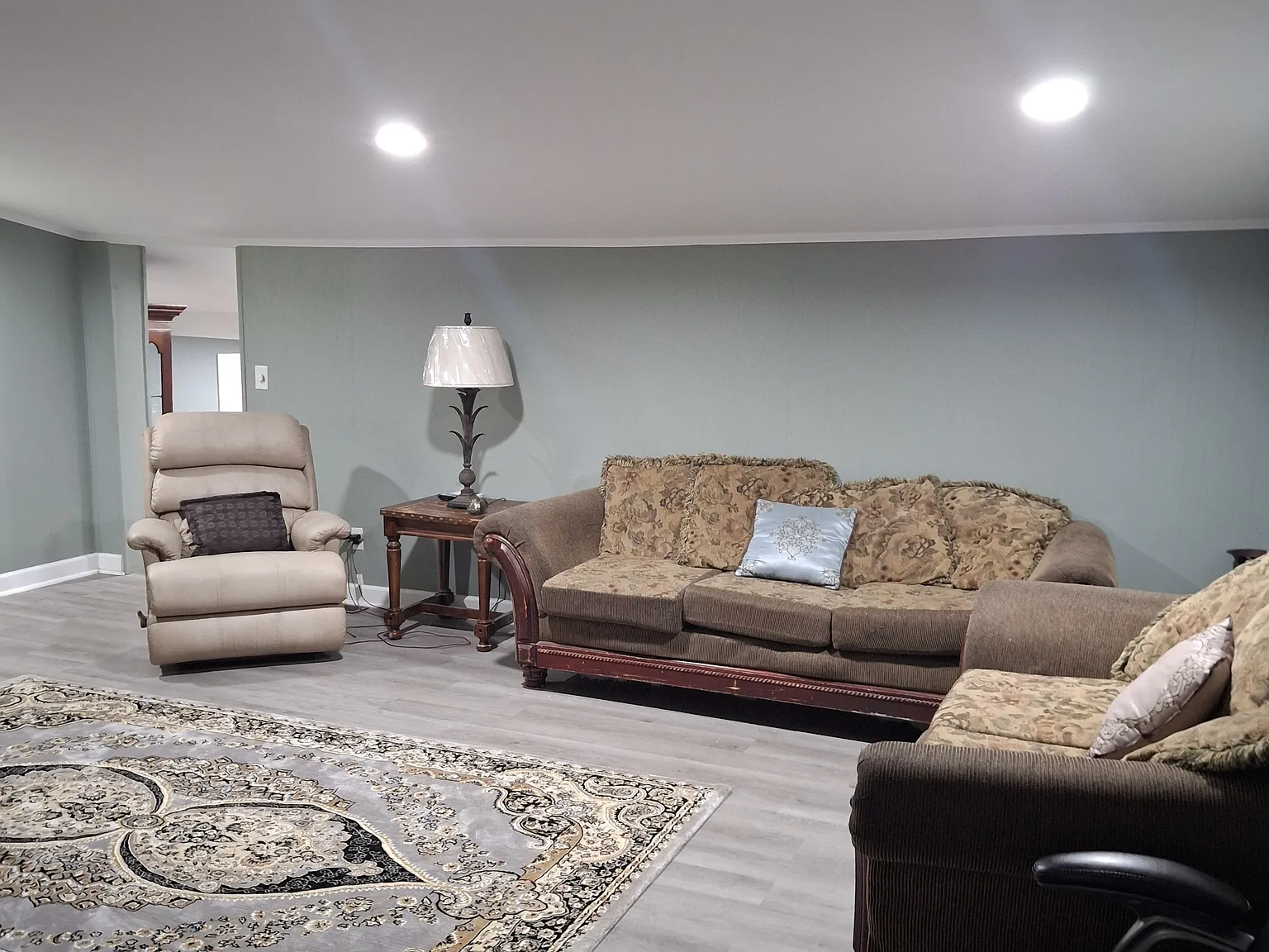 2 bed, 2200 sqft, $1,250 — Photo 3