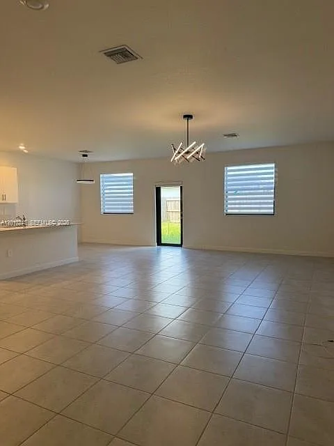 5 bed, 3.5 bath, 2974 sqft, $4,800 — Photo 2