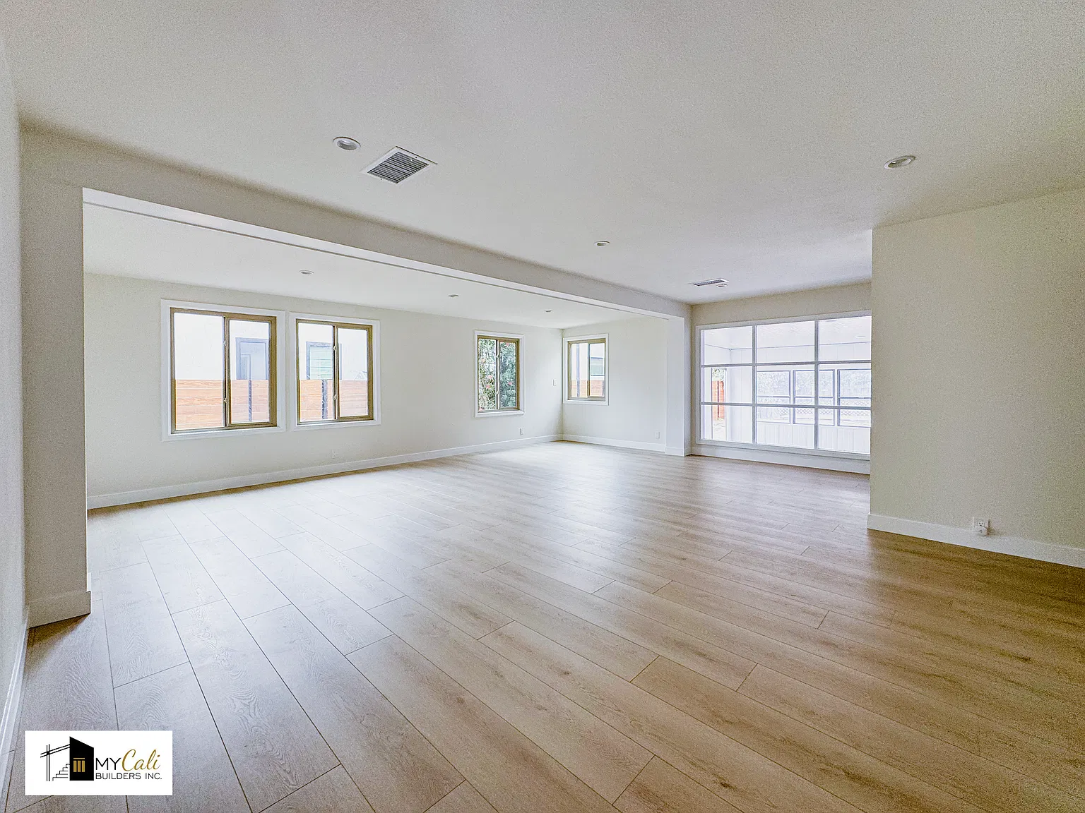 4 bed, 2685 sqft, $7,650 — Photo 3