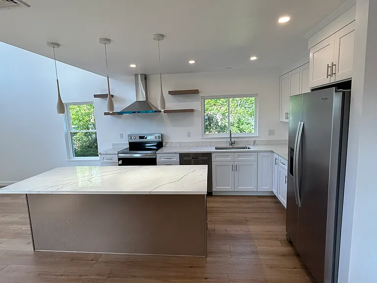 121 Sycamore St — Photo 4