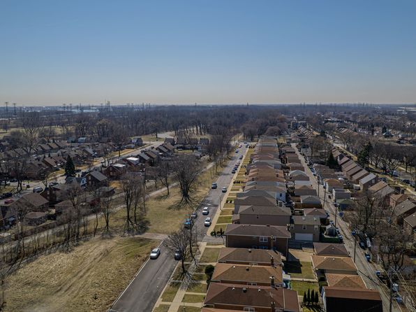 11006 S Avenue F, Chicago, IL 60617