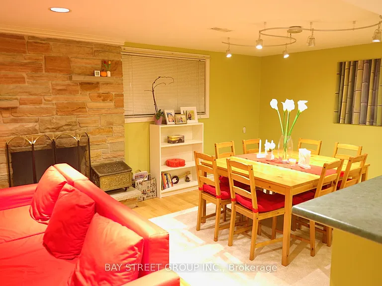 27 Stornoway Cres — Photo 5