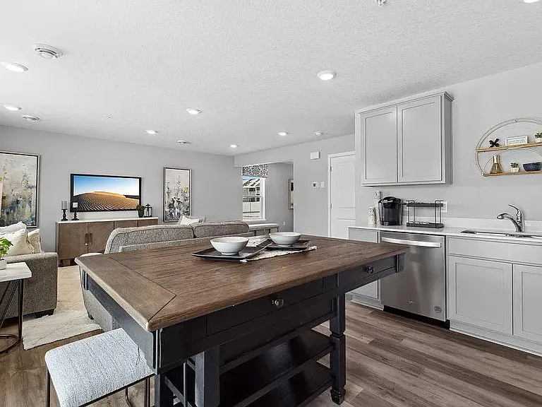1270 Ashbury Dr — Photo 17