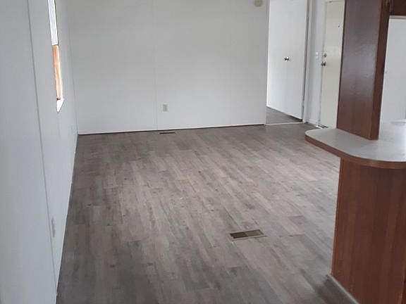 5th image of 110 Norton Dr