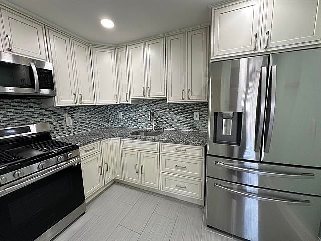 1st image of 374 Cator Ave #2