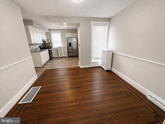 4th image of 4067 Creston St