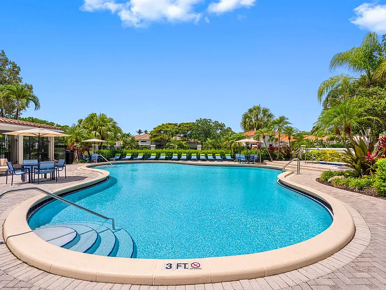 Mizner Court — Photo 7