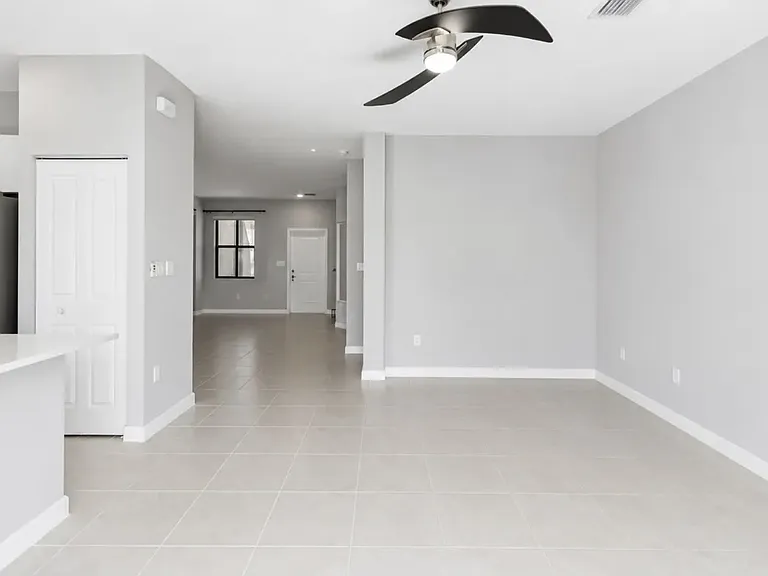 20478 NW 4th Ct — Photo 3