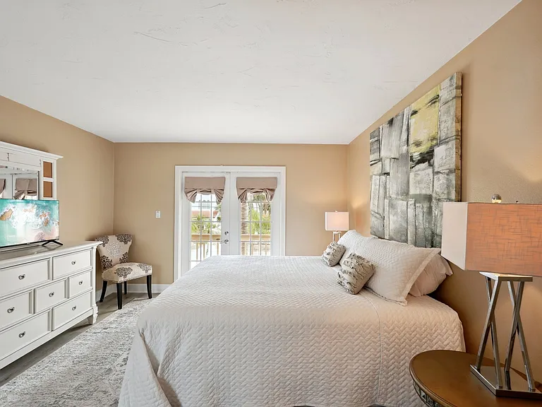 55 N Washington Dr — Photo 34