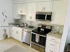 1721 NE 55th St #1721 — Photo 5