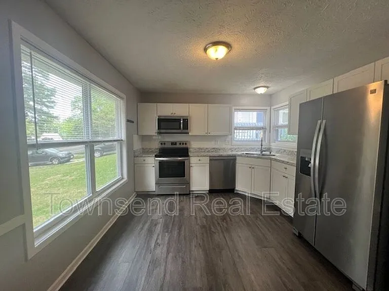 5831 Waters Edge Dr — Photo 5