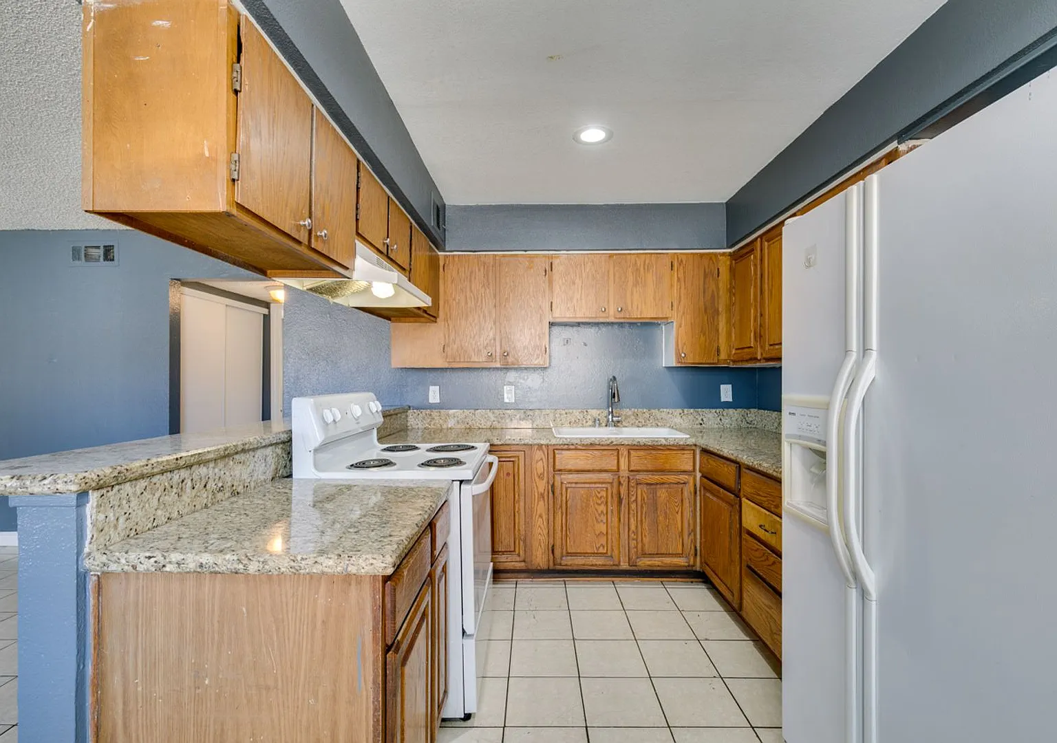 Charming 2-Bedroom Unit Available Now! — Photo 1