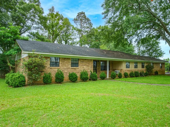 1049 Sis Hobson Rd, Hattiesburg, MS 39401