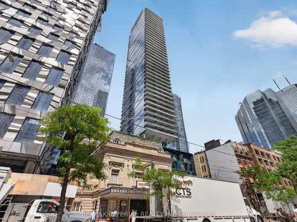 224 King St W #1804, Toronto, ON M5H 0A6