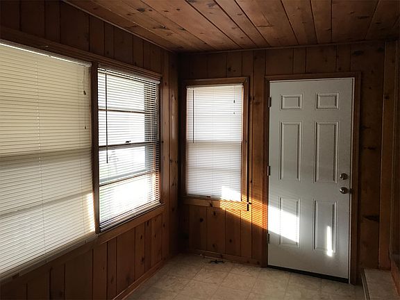 2nd image of 1000 15th Ave