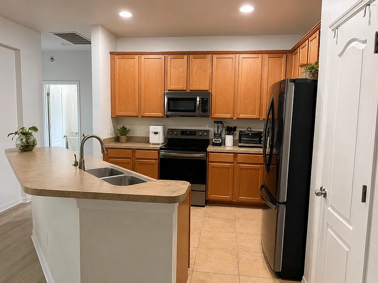 2100 Laparelle Dr — Photo 2
