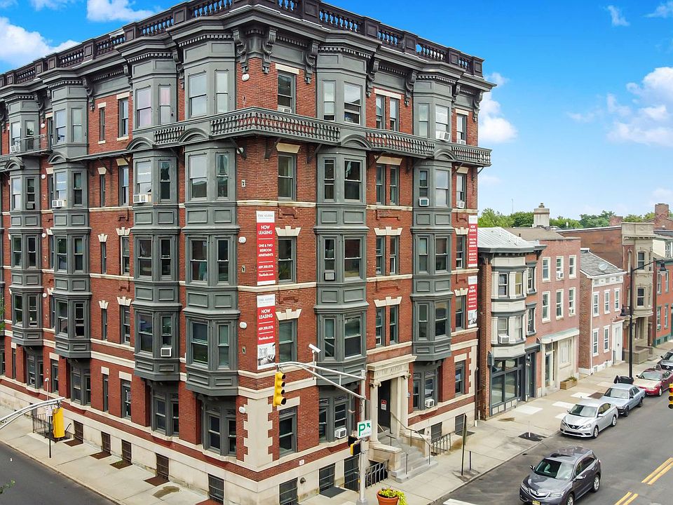 2nd image of 202-204 E Hanover St #1F