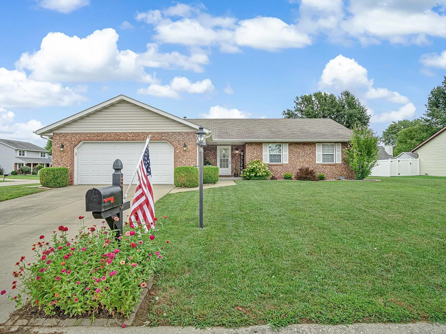 533 Thrush Ln photo 1