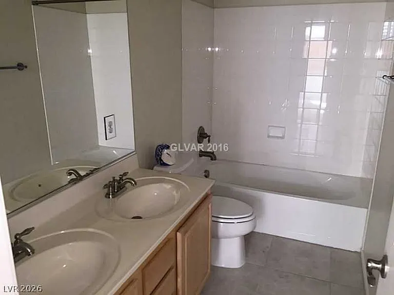 2720 Craigmillar St — Photo 9