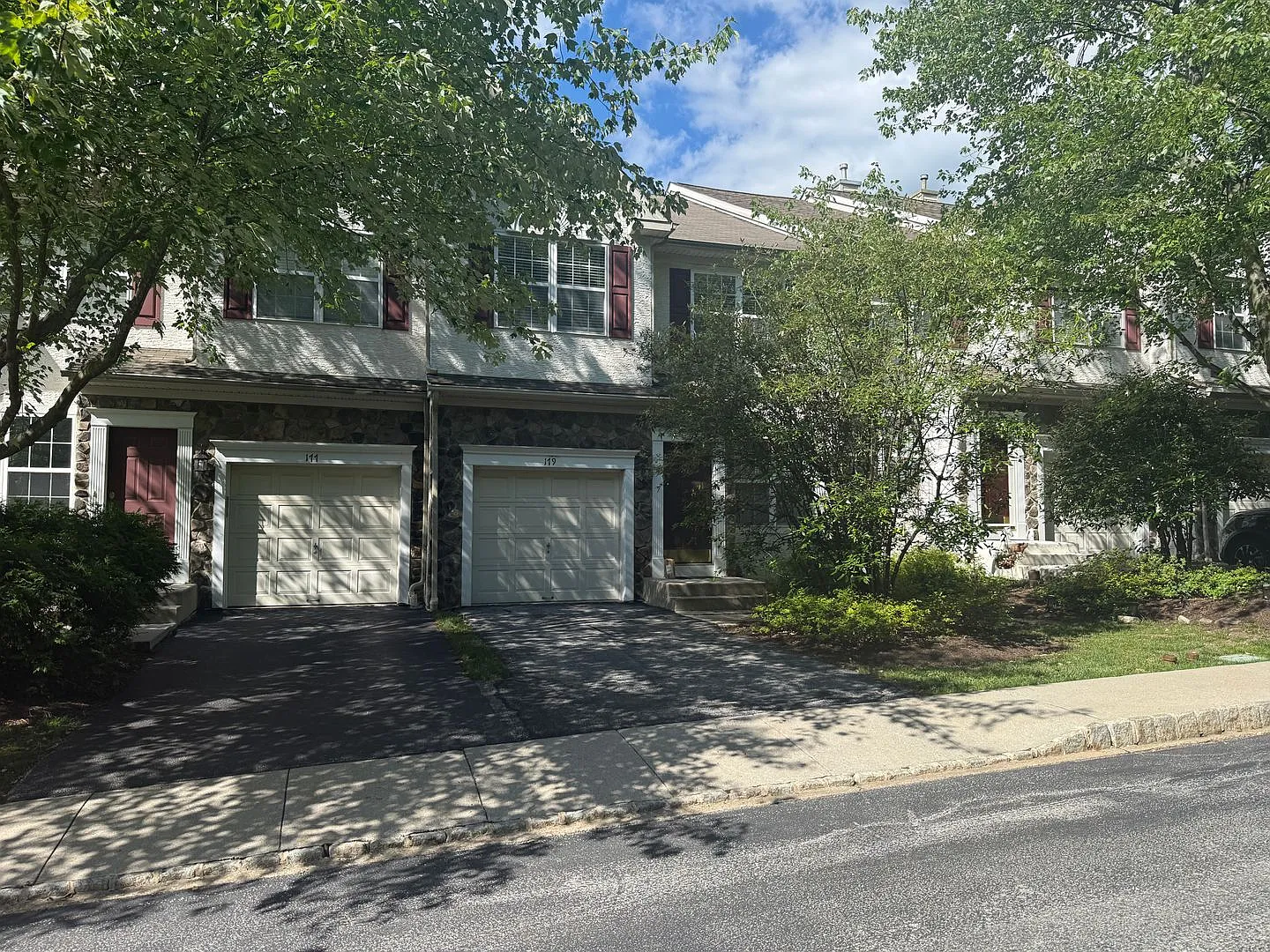 Valley View Townhouse — Photo 1