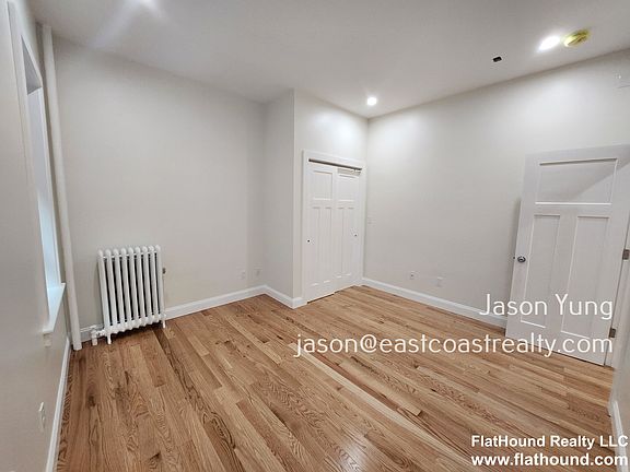 5th image of 31 Queensberry St #292