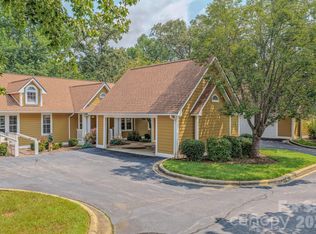 902 Woodlea Ct, Asheville, NC 28806