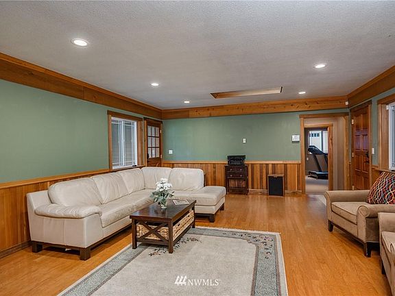 5th image of 715 Ellwood Dr